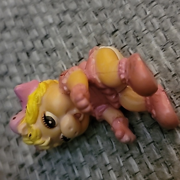 Vintage 1986 the Miss Piggy Muppet Babies PVC Mini Figure - Picture 4 of 4